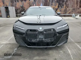 2024 BMW 7 Series 760i xDrive z VIN WBA33EJ07RCR40210, wystawiony jako Copart lot #60499865 z przebiegiem 10 080 mil mil oraz Szkoda całkowita • Salvage title. Historia ofert i sprzedaży dostępna na DreamBid. Obrazek 5.