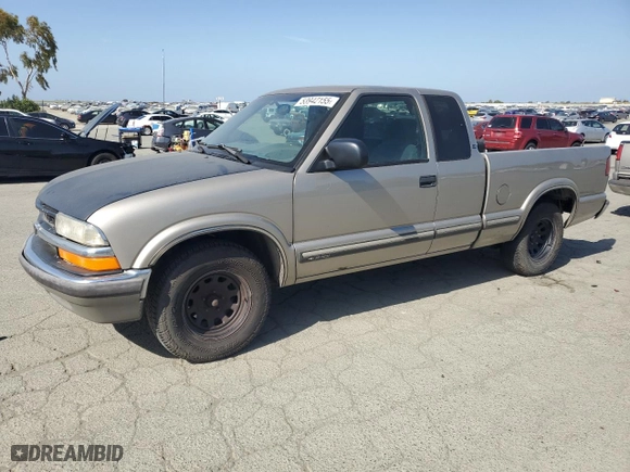 2000 Chevrolet S-10 LS with VIN 1GCCS19W2Y8221990, listed as a Copart auction lot 53942155 with 275,715 mi miles and Clean Title. Bid and sale history available at carsss.com. Image 1.