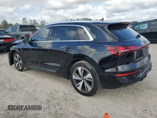 2024 Audi Q8 e-tron Premium Plus z VIN WA15AAGE4RB029832, wystawiony jako Copart lot #79555074 z przebiegiem 12 722 mil mil oraz Szkoda całkowita • Salvage title. Historia ofert i sprzedaży dostępna na DreamBid. Obrazek 2.