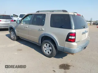 2007 Ford Explorer XLT z VIN 1FMEU63E97UA35137, wystawiony jako IAAI lot #42690035 z przebiegiem 199 962 mil mil oraz . Historia ofert i sprzedaży dostępna na DreamBid. Obrazek 3.