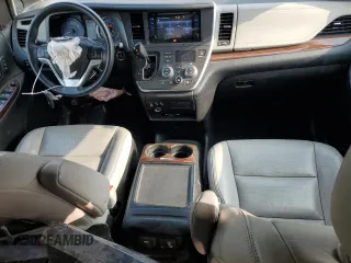 2015 Toyota Sienna Limited z VIN 5TDDK3DC3FS110113, wystawiony jako Copart lot #53737045 z przebiegiem 142 236 mil mil oraz Szkoda całkowita • Salvage title. Historia ofert i sprzedaży dostępna na DreamBid. Obrazek 8.