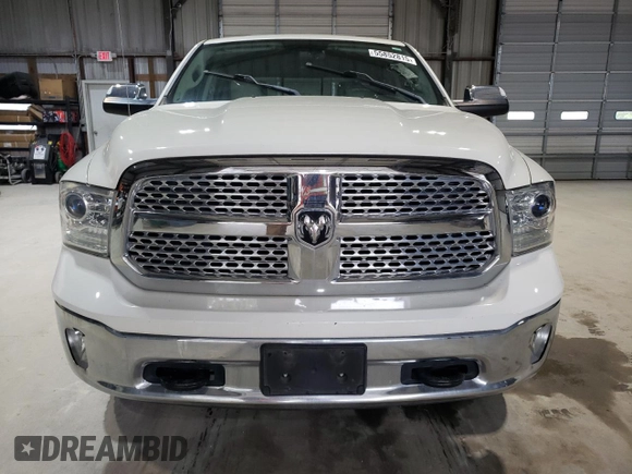 2016 Ram 1500 Laramie z VIN 1C6RR7VM5GS325623, wystawiony jako Copart lot #55852815 z przebiegiem 112 244 mil mil oraz Czysty tytuł • Clean title. Historia ofert i sprzedaży dostępna na DreamBid. Obrazek 5.
