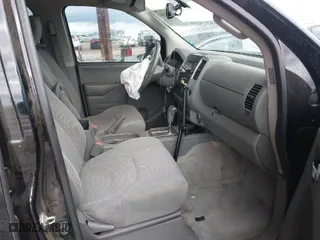 2018 Nissan Frontier SV V6 with VIN 1N6AD0ERXJN750510, listed as a IAAI auction lot 41749841 with 98,324 mi miles. Bid and sale history available at carsss.com. Image 5.