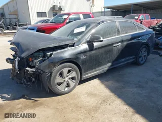 2017 Hyundai Sonata Hybrid Limited with VIN KMHE34L17HA045964, listed as a IAAI auction lot 41397078 with 135,109 mi miles. Bid and sale history available at carsss.com. Image 2.