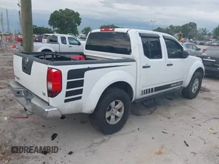 2010 Nissan Frontier SE z VIN 1N6AD0ER2AC400820, wystawiony jako IAAI lot #42408233 z przebiegiem 95 810 mil mil oraz . Historia ofert i sprzedaży dostępna na DreamBid. Obrazek 4.