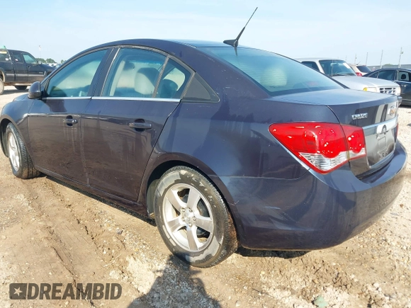 2014 Chevrolet Cruze 1LT z VIN 1G1PC5SB5E7245983, wystawiony jako IAAI lot #42552033 z przebiegiem 168 310 mil mil oraz . Historia ofert i sprzedaży dostępna na DreamBid. Obrazek 3.