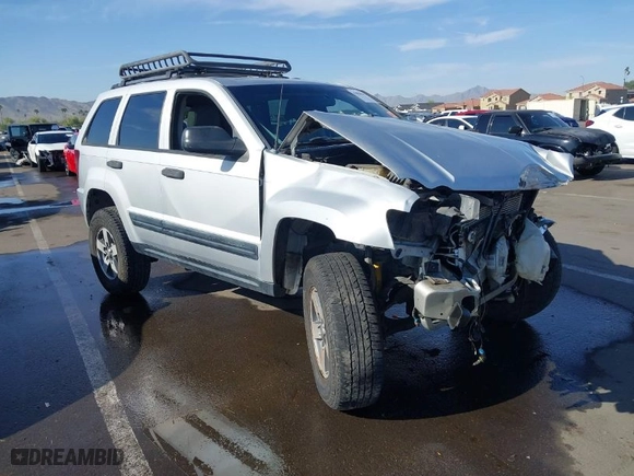 2005 Jeep Grand Cherokee Laredo with VIN 1J4HR48N45C628711, listed as a IAAI auction lot 42004501 with 147,047 mi miles. Bid and sale history available at carsss.com. Image 1.