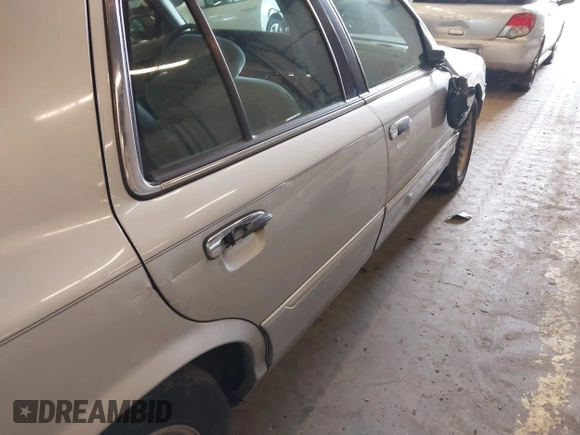 2000 Mercury Grand Marquis LS z VIN 2MEFM75W0YX736324, wystawiony jako IAAI lot #41865927 z przebiegiem 136 886 mil mil oraz . Historia ofert i sprzedaży dostępna na DreamBid. Obrazek 6.