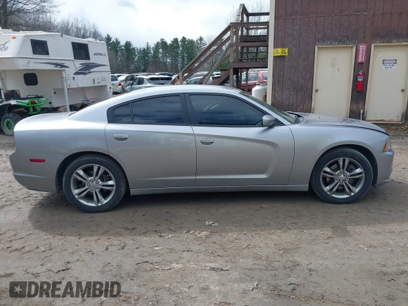 2013 Dodge Charger SXT z VIN 2C3CDXJG9DH678838, wystawiony jako IAAI lot #41901113 z przebiegiem 134 068 mil mil oraz . Historia ofert i sprzedaży dostępna na DreamBid. Obrazek 13.
