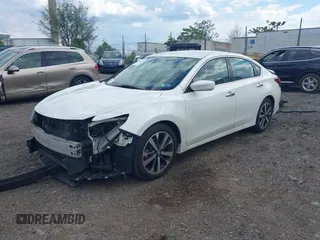 2017 Nissan Altima SR z VIN 1N4AL3AP5HC193030, wystawiony jako IAAI lot #42230730 z przebiegiem 93 001 mil mil oraz . Historia ofert i sprzedaży dostępna na DreamBid. Obrazek 2.