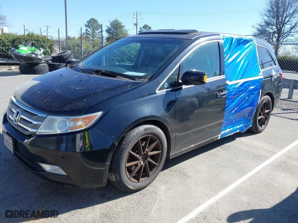 2013 Honda Odyssey Touring with VIN 5FNRL5H99DB076385, listed as a IAAI auction lot 41751504 with 233,875 mi miles. Bid and sale history available at carsss.com. Image 17.