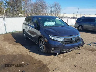 2024 Honda Odyssey Touring with VIN 5FNRL6H88RB044161, listed as a IAAI auction lot 41619009 with 16,580 mi miles. Bid and sale history available at carsss.com. Image 1.