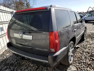 2010 Cadillac Escalade Premium with VIN 1GYUKCEF2AR264970, listed as a Copart auction lot 49448435 with 153,957 mi miles and Salvage title. Bid and sale history available at DreamBid. Image 3.