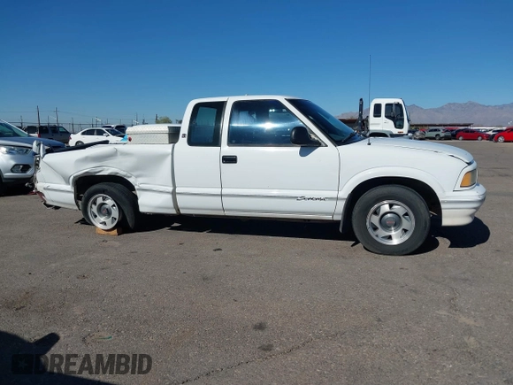 1997 GMC Sonoma SLS with VIN 1GTCS19X2V8528709, listed as a IAAI auction lot 40853983 with 243,171 mi miles and . Bid and sale history available at DreamBid. Image 13.