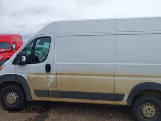 2025 Ram ProMaster Cargo Tradesman z VIN 3C6LRVCG3SE511745, wystawiony jako IAAI lot #42292880 z przebiegiem 37 500 mil mil oraz . Historia ofert i sprzedaży dostępna na DreamBid. Obrazek 14.