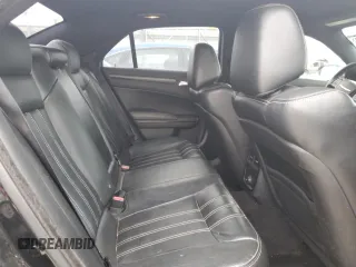 2014 Chrysler 300 S z VIN 2C3CCABG0EH163212, wystawiony jako Copart lot #52179045 z przebiegiem 167 232 mil mil oraz Nie do naprawy • Non repairable. Historia ofert i sprzedaży dostępna na DreamBid. Obrazek 10.