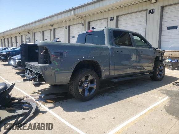 2020 Ram 1500 Big Horn z VIN 1C6SRFFT9LN379629, wystawiony jako Copart lot #51930605 z przebiegiem 71 697 mil mil oraz Szkoda całkowita • Salvage title. Historia ofert i sprzedaży dostępna na DreamBid. Obrazek 3.