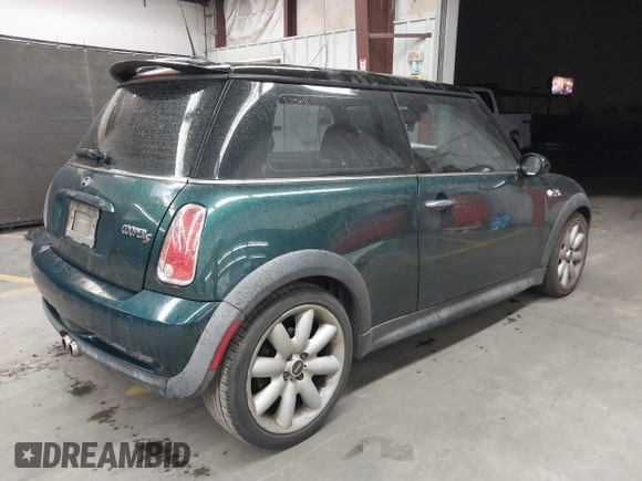 2006 MINI Hardtop S z VIN WMWRE33536TJ40341, wystawiony jako IAAI lot #42637418 z przebiegiem 93 338 mil mil oraz . Historia ofert i sprzedaży dostępna na DreamBid. Obrazek 4.