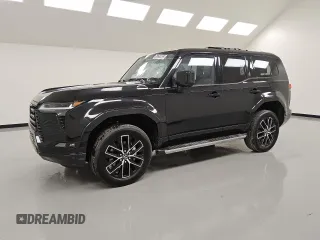 2025 Lexus GX 550 Premium z VIN JTJTBCDX3S5037112, wystawiony jako Copart lot #53269935 z przebiegiem 5 mil mil oraz Czysty tytuł • Clean title. Historia ofert i sprzedaży dostępna na DreamBid. Obrazek 1.