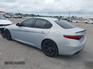 2021 Alfa Romeo Giulia z VIN ZARFAMAN8M7647659, wystawiony jako IAAI lot #41721671 z przebiegiem 49 213 mil mil oraz . Historia ofert i sprzedaży dostępna na DreamBid. Obrazek 3.