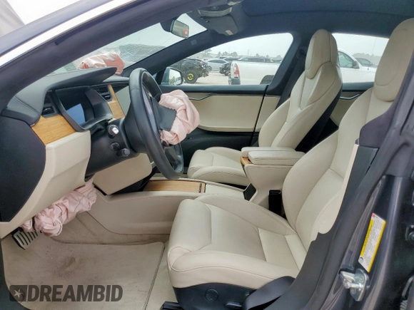 2019 Tesla Model S 100D z VIN 5YJSA1E44KF349058, wystawiony jako Copart lot #57670865 z przebiegiem 39 613 mil mil oraz Szkoda całkowita • Salvage title. Historia ofert i sprzedaży dostępna na DreamBid. Obrazek 7.