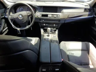 2012 BMW 5 Series 528i z VIN WBAXG5C51CDX06029, wystawiony jako Copart lot #56512415 z przebiegiem 126 307 mil mil oraz Czysty tytuł • Clean title. Historia ofert i sprzedaży dostępna na DreamBid. Obrazek 8.