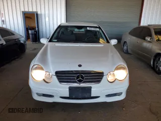 2003 Mercedes-Benz C 230 Kompressor with VIN WDBRN40J83A432695, listed as a Copart auction lot 84214584 with 131,550 mi miles and Salvage title. Bid and sale history available at DreamBid. Image 5.