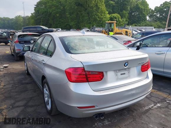 2013 BMW 3 Series 328i z VIN WBA3C1G57DNR48431, wystawiony jako IAAI lot #42156021 z przebiegiem 81 734 mil mil oraz . Historia ofert i sprzedaży dostępna na DreamBid. Obrazek 3.