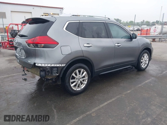 2017 Nissan Rogue SL z VIN 5N1AT2MT1HC897170, wystawiony jako IAAI lot #42037917 z przebiegiem 116 194 mil mil oraz . Historia ofert i sprzedaży dostępna na DreamBid. Obrazek 4.