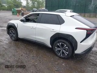 2024 Toyota bZ4X XLE z VIN JTMABACA6RA083823, wystawiony jako IAAI lot #42226912 z przebiegiem 7057 mil mil oraz . Historia ofert i sprzedaży dostępna na DreamBid. Obrazek 3.