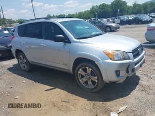 2010 Toyota RAV4 Sport z VIN 2T3RF4DV7AW029334, wystawiony jako IAAI lot #42447558 z przebiegiem 150 816 mil mil oraz . Historia ofert i sprzedaży dostępna na DreamBid. Obrazek 1.