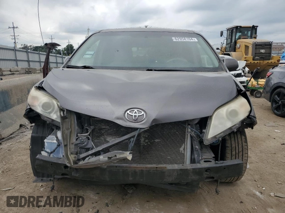2012 Toyota Sienna XLE AAS z VIN 5TDYK3DC0CS271810, wystawiony jako Copart lot #62958104 z przebiegiem 346 760 mil mil oraz Szkoda całkowita • Salvage title. Historia ofert i sprzedaży dostępna na DreamBid. Obrazek 5.