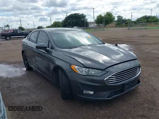 2019 Ford Fusion SE with VIN 3FA6P0HD3KR171749, listed as a IAAI auction lot 40298552 with 70,784 mi miles. Bid and sale history available at carsss.com. Image 1.