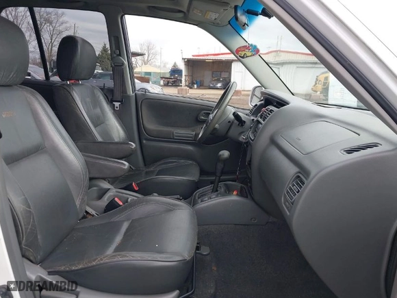 2001 Suzuki Grand Vitara JLX with VIN JS3TD62V114157738, listed as a IAAI auction lot 41721813 with 134,661 mi miles. Bid and sale history available at carsss.com. Image 5.