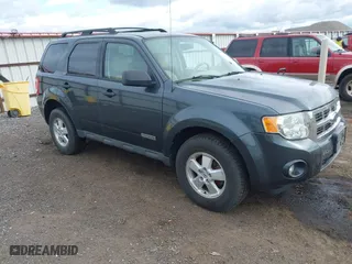 2008 Ford Escape XLT with VIN 1FMCU93Z88KC16688, listed as a IAAI auction lot 41910735 with 207,577 mi miles. Bid and sale history available at carsss.com. Image 1.