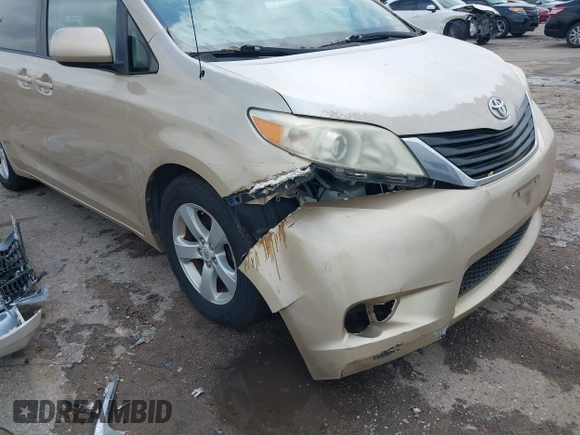 2011 Toyota Sienna LE AAS with VIN 5TDKK3DC4BS037240, listed as a IAAI auction lot 42091924 with 160,748 mi miles. Bid and sale history available at carsss.com. Image 12.