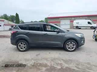 2017 Ford Escape SE с VIN 1FMCU9GD3HUD71233, выставлен на аукционе IAAI как лот 42449711 с пробегом 107 666 миль миль и . История ставок и продаж доступна на DreamBid. Изображение 13.