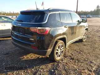 2017 Jeep Compass Latitude z VIN 3C4NJDBB3HT660959, wystawiony jako IAAI lot #41118574 z przebiegiem 114 643 mil mil oraz . Historia ofert i sprzedaży dostępna na DreamBid. Obrazek 4.