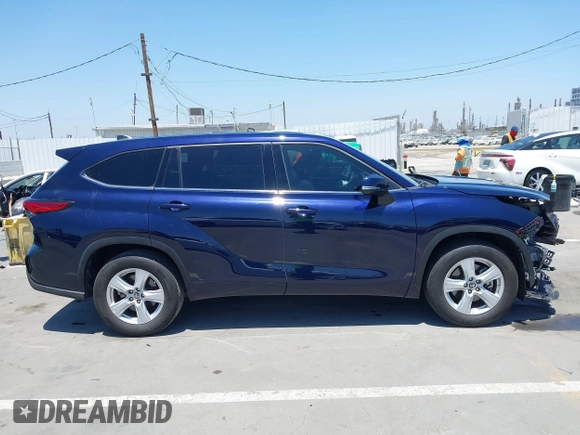 2022 Toyota Highlander LE with VIN 5TDZZRAH2NS550598, listed as a IAAI auction lot 42317212 with 42,102 mi miles and . Bid and sale history available at DreamBid. Image 14.