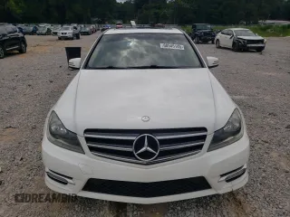 2014 Mercedes-Benz C 250 Sport with VIN WDDGF4HB4ER307402, listed as a Copart auction lot 60545145 with 131,283 mi miles and Salvage title. Bid and sale history available at DreamBid. Image 5.