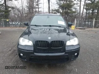 2013 BMW X5 xDrive50i z VIN 5UXZV8C55D0C15881, wystawiony jako IAAI lot #41695992 z przebiegiem 173 391 mil mil oraz . Historia ofert i sprzedaży dostępna na DreamBid. Obrazek 12.