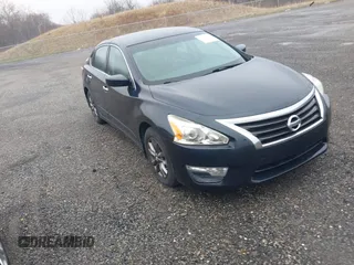 2015 Nissan Altima 2.5 SV with VIN 1N4AL3AP2FC575108, listed as a IAAI auction lot 41842932 with 184,766 mi miles. Bid and sale history available at carsss.com. Image 1.