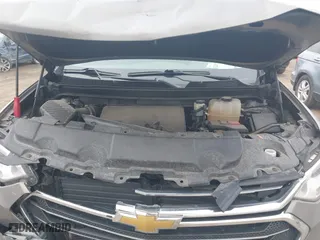 2019 Chevrolet Traverse LT Cloth with VIN 1GNEVMKW0KJ241772, listed as a IAAI auction lot 41724207 with 122,304 mi miles. Bid and sale history available at carsss.com. Image 10.