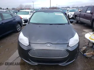 2016 Ford Focus Electric z VIN 1FADP3R46GL293146, wystawiony jako Copart lot #81911153 z przebiegiem 28 078 mil mil oraz . Historia ofert i sprzedaży dostępna na DreamBid. Obrazek 5.