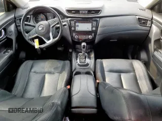 2017 Nissan Rogue SV z VIN JN8AT2MT4HW408073, wystawiony jako Copart lot #57068815 z przebiegiem 150 179 mil mil oraz Szkoda całkowita • Salvage title. Historia ofert i sprzedaży dostępna na DreamBid. Obrazek 8.