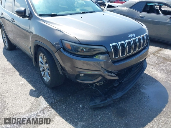2019 Jeep Cherokee Latitude Plus z VIN 1C4PJLLB5KD184826, wystawiony jako IAAI lot #42321549 z przebiegiem 211 830 mil mil oraz . Historia ofert i sprzedaży dostępna na DreamBid. Obrazek 6.