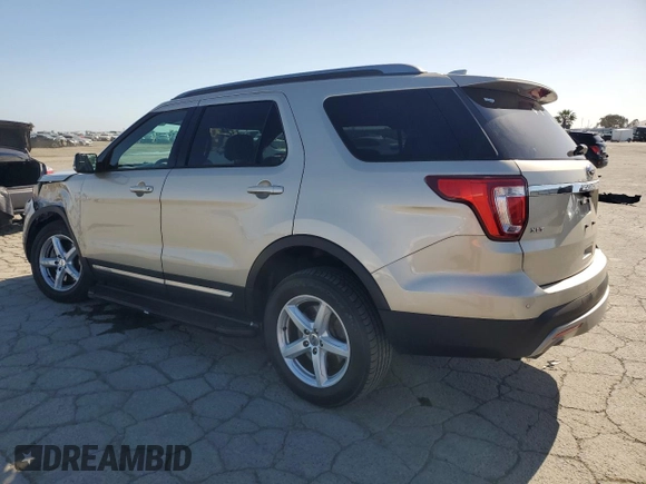 2017 Ford Explorer XLT z VIN 1FM5K8DH1HGD56468, wystawiony jako Copart lot #57130425 z przebiegiem 83 459 mil mil oraz Szkoda całkowita • Salvage title. Historia ofert i sprzedaży dostępna na DreamBid. Obrazek 2.