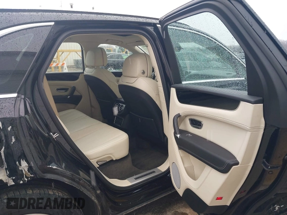 2019 Bentley Bentayga V8 z VIN SJAAM2ZVXKC025218, wystawiony jako IAAI lot #41741586 z przebiegiem 52 457 mil mil oraz . Historia ofert i sprzedaży dostępna na DreamBid. Obrazek 8.