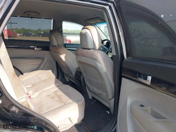 2014 Kia Sorento LX with VIN 5XYKT4A69EG518619, listed as a IAAI auction lot 42029285 with 187,976 mi miles. Bid and sale history available at carsss.com. Image 8.