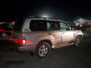 2005 Toyota Land Cruiser with VIN JTEHT05J652072565, listed as a Copart auction lot 82820964 with 0 mi miles and Salvage Title. Bid and sale history available at carsss.com. Image 3.